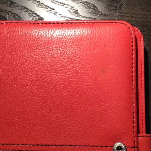 EUC Genuine Red Leather Fossil IPad Case - Picture 5 of 6